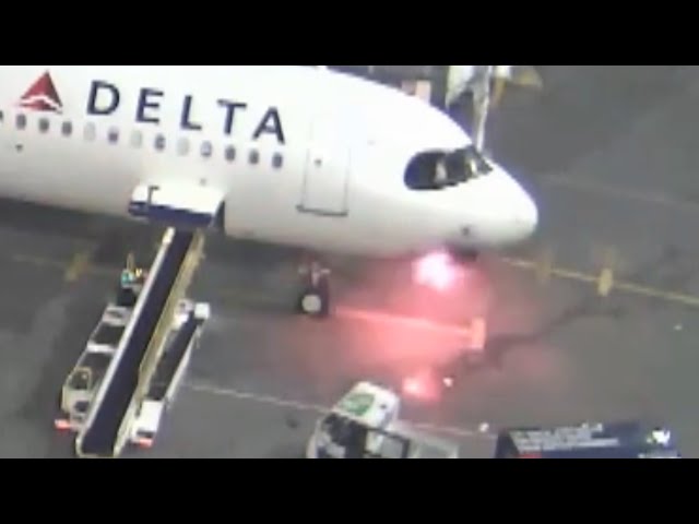 ⁣WATCH | Passengers deplane after fire under cockpit of Delta Airlines aircraft