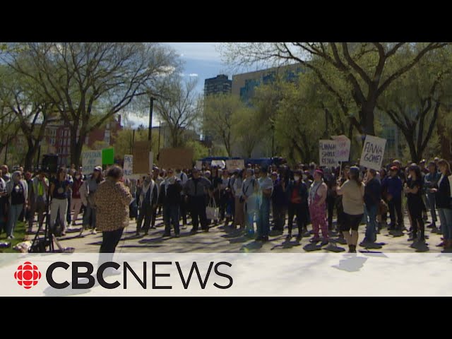 ⁣Hundreds protest handling of University of Alberta pro-Palestinian encampment clearing