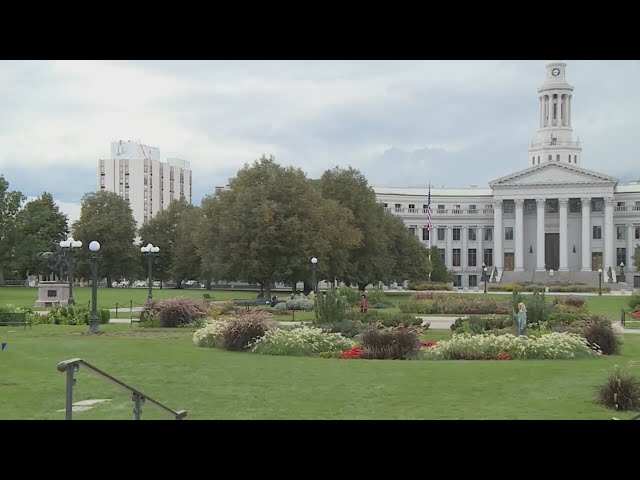 ⁣How to help plant flowers at Denver's Civic Center Park