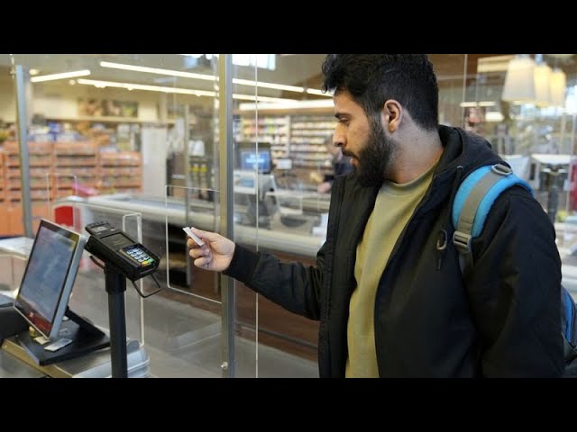 ⁣Alemania implanta tarjetas de pago para las prestaciones de los refugiados