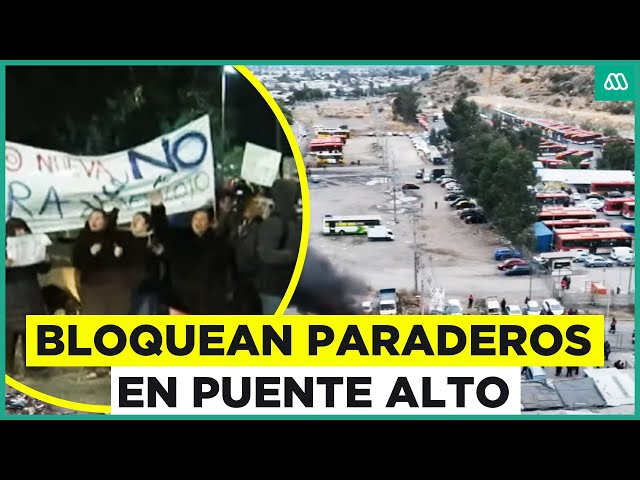⁣Bloquean paraderos en Puente Alto: Habitantes de campamento protestan en terminales de buses