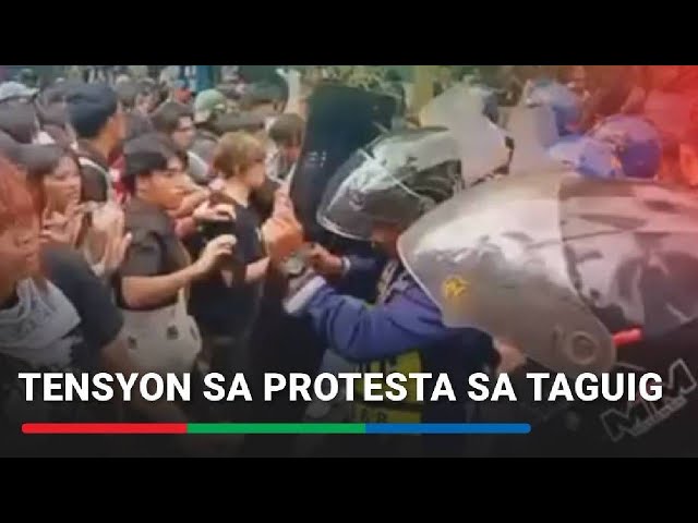 ⁣Mga raliyista at marshals, nagkagirian sa protesta sa Israel Embassy sa Taguig | ABS-CBN News