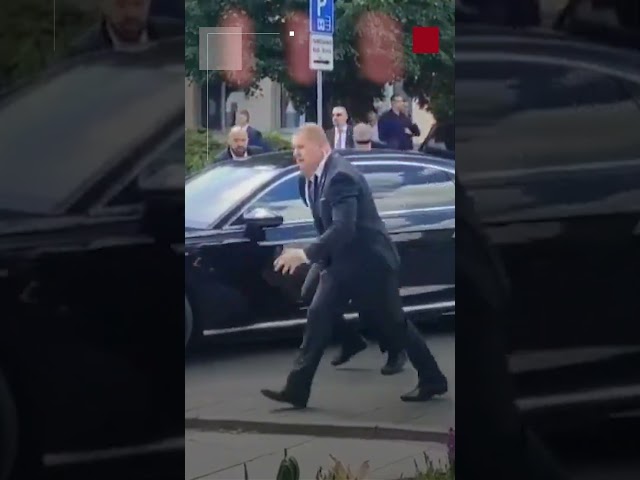 ⁣شاهد | لحظة إصابة رئيس وزراء سلوفاكيا بإطلاق نار