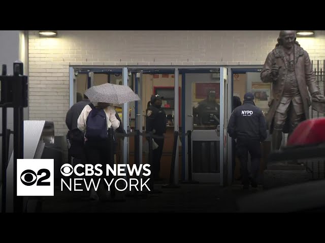 ⁣Students face metal detectors at NYC school a day after stabbing