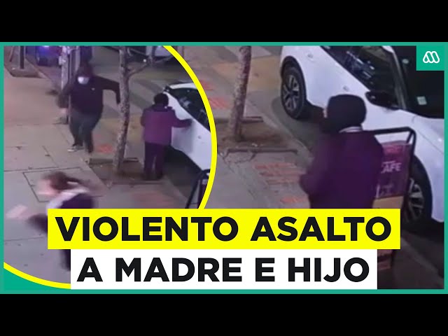 Asaltan a madre e hijo: Delincuentes con armas de fuego querían robar el auto