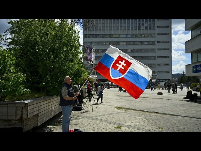 ⁣Les Slovaque sous le choc après l'attaque contre Robert Fico