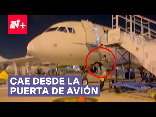 Quitan escalera a trabajador de aeropuerto y cae de avión - N+