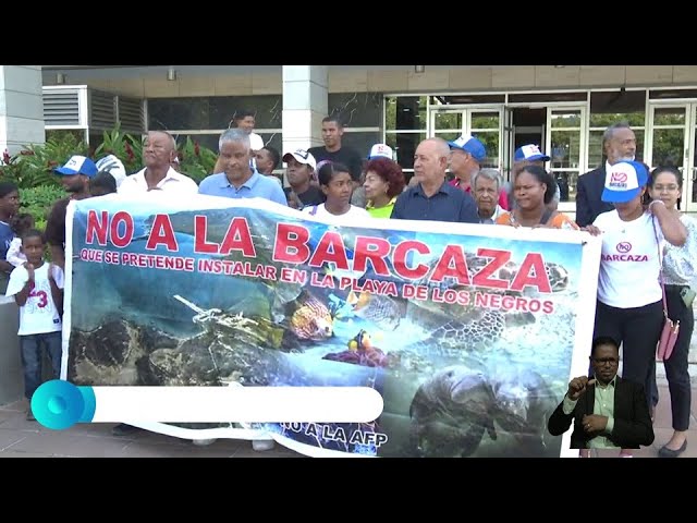 ⁣Comunitarios vuelven a protestar por barcaza en Azua