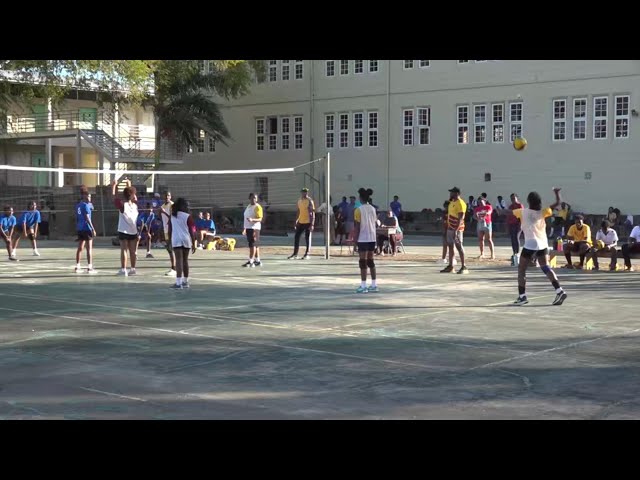 ⁣Kolij teams sweep Deighton in Boys & Girls volleyball