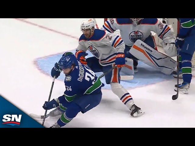 ⁣Canucks' Phillip Di Giuseppe Spins-And-Scores Backhander Amid Oilers Offside Confusion