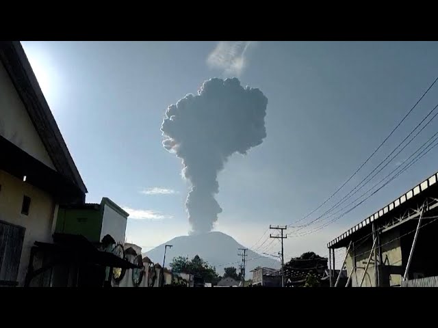 ⁣Indonesia's Mount Ibu erupts again, forcing hundreds to evacuate