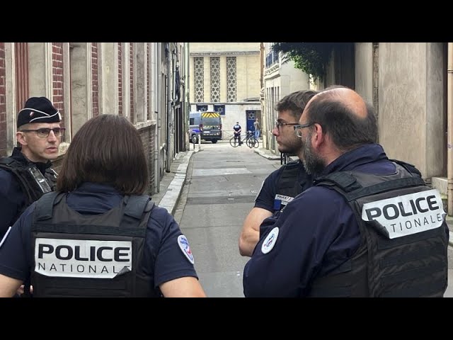 ⁣Un homme armé qui a tenté d'incendier une synagogue à Rouen tué par la police