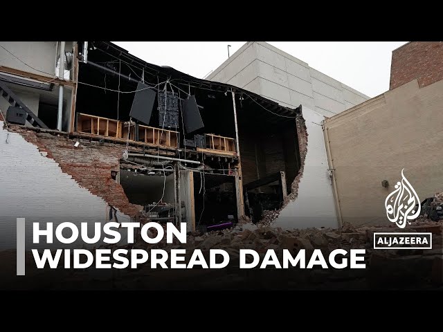 ⁣Texas thunderstorms: Nearly 1m homes & stores suffer power outages