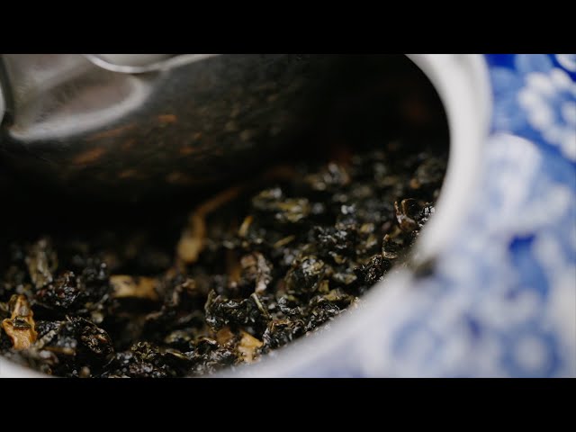 ⁣Discovering the aromatic charms of honey Tieguanyin tea