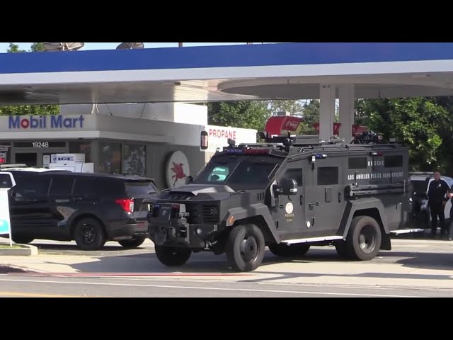 ⁣SWAT team responds to barricade situation in Reseda