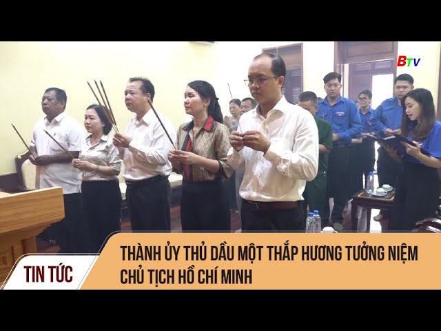 ⁣Thành ủy Thủ Dầu Một thắp hương tưởng niệm Chủ tịch Hồ Chí Minh