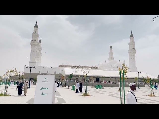 Xujeydii siyaarada u joogtay goobaha taariikhiga ah ee magaalada Madiina oo gaartay magaalada Maka.