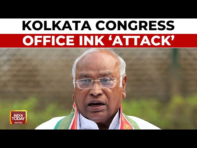 ⁣Congress Kolkata Headquarters Vandalism: Black Ink Smeared Over Kharge Poster | India Today News