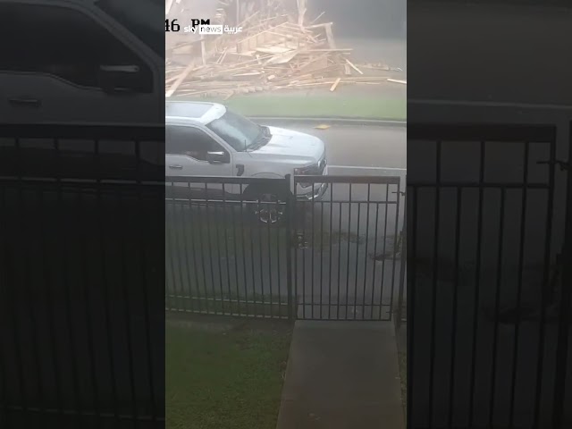 ⁣انهيار منزل تحت الإنشاء بسبب عاصفة قوية ضربت ولاية #تكساس الأميركية #سوشال_سكاي