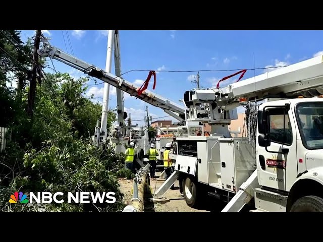 ⁣Hundreds of thousands without power in Houston days after deadly wind storm
