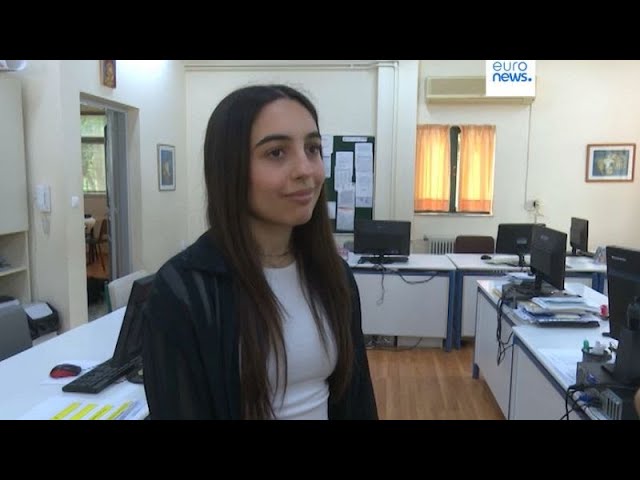 ⁣Los jóvenes griegos de 17 años que votarán en las elecciones europeas: "Nuestra voz será esc…