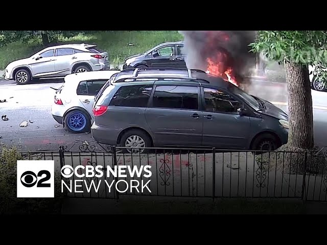⁣Search for driver seen fleeing deadly crash in Queens