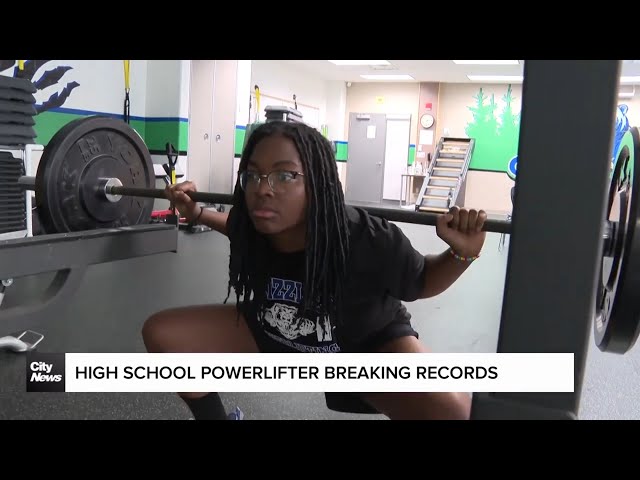 ⁣High school power lifter breaking records