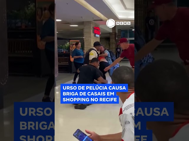 ⁣Clientes trocam socos por causa de urso de pelúcia no Recife #Shorts