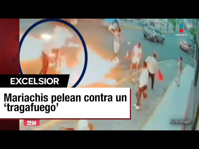 ⁣Mariachis pelean con “tragafuegos” y éste les lanza llamas