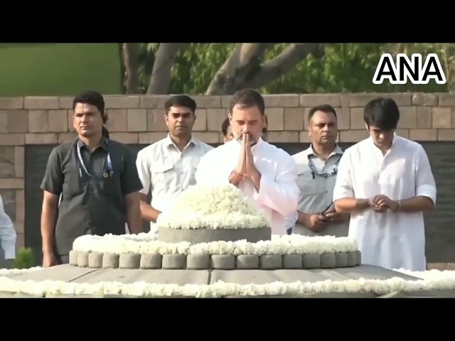 Rahul Gandhi paid tributes to  former PM Rajiv Gandhi in his death Anniversary at Veer Bhumi