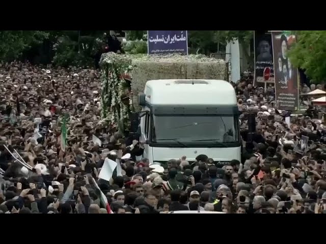 ⁣Irán da comienzo a varios días de procesiones y funerales por la muerte del presidente Raisí