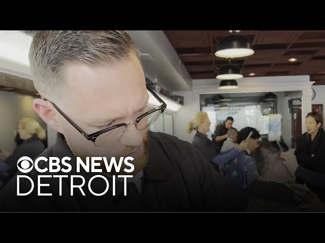 ⁣Metro Detroit barber cuts hair and sheds pounds