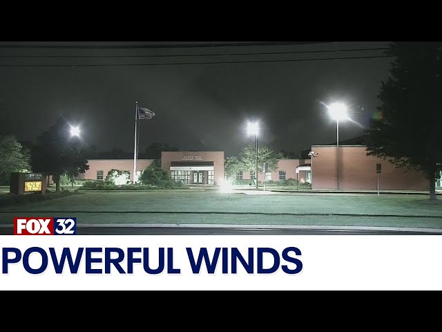 ⁣Windy conditions reported in Chicago's southwest suburbs