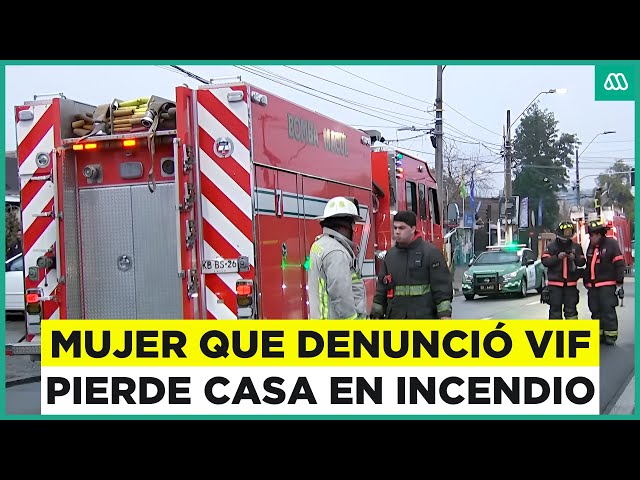 ⁣Incendio consume vivienda en Macul: Mujer habría denunciado VIF previo al fuego