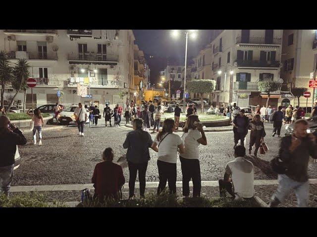 ⁣Cientos de evacuados tras un seísmo de magnitud 4,4 grados en la escala de Richter cerca de Nápoles