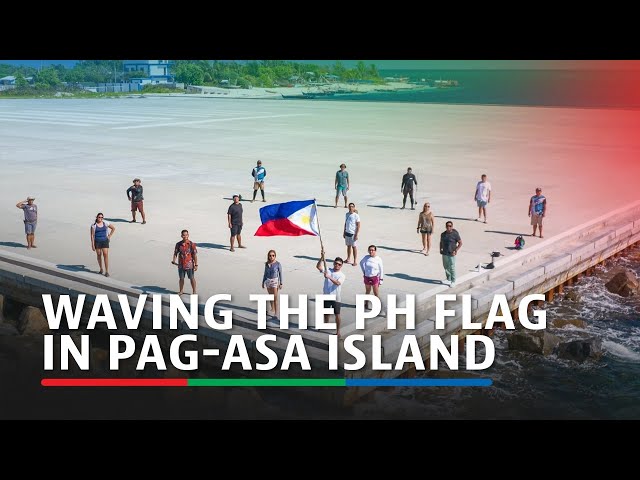 ⁣Filipino traveler waves Philippine flag in Pag-asa Island