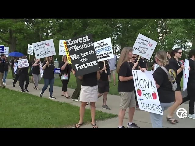 ⁣'Enough is enough': Troy teachers picket before school board meeting, demand fair contract