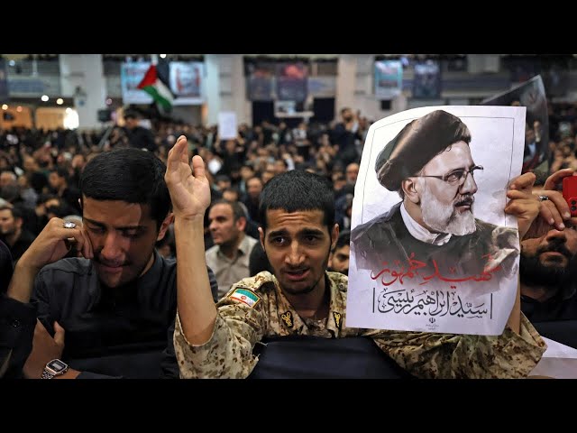 ⁣إيران: عشرات الآلاف يتجمعون وسط طهران لحضور جنازة إبراهيم رئيسي قبل دفنه في مشهد