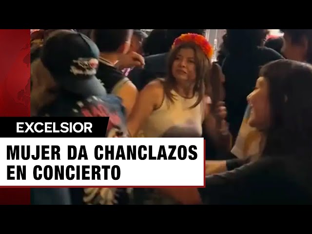⁣Mujer da chanclazos en empujones, durante concierto de rock; se viraliza