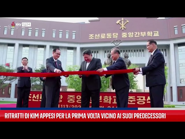 ⁣Ritratto di Kim viene appeso vicino ai suoi predecessori