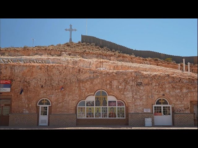 ⁣En Australie, vivre sous la terre pour éviter les températures extrêmes • FRANCE 24