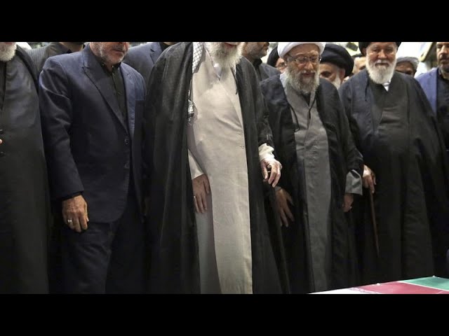 ⁣Iran : La foule se masse à Téhéran pour les funérailles du "martyr" Ebrahim Raïssi