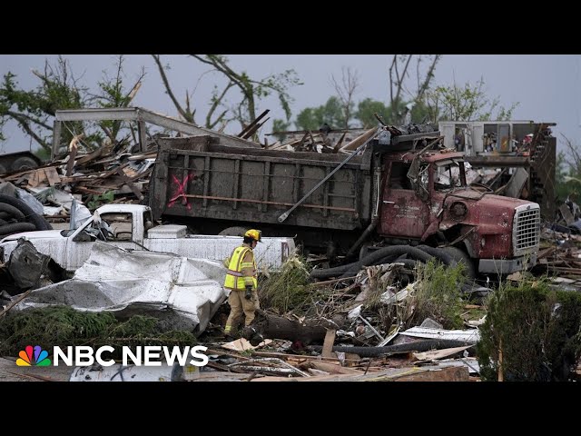 ⁣Deadly tornadoes cause widespread damage in Iowa