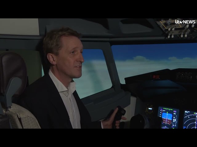 ⁣How does air turbulence work? Aviation expert explains issues faced by Flight SQ321 | ITV News