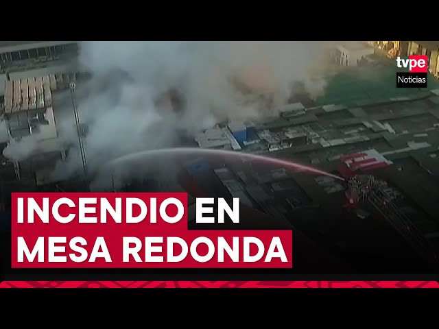 ⁣Incendio en Mesa Redonda: bomberos intentan controlar siniestro en galería comercial