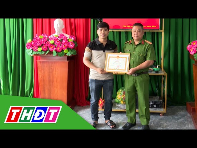 ⁣Huyện Thanh Bình: Khen thưởng người dân nhặt được của rơi trả lại người mất | THDT