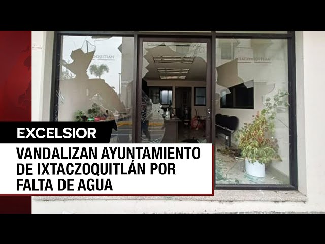 ⁣Veracruz: Pobladores de Ixtaczoquitlán vandalizan palacio municipal por falta de agua