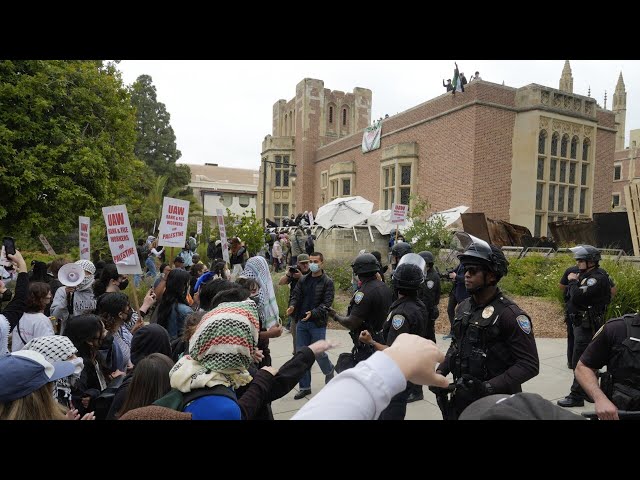 ⁣Police and protesters clash after pro-Palestinian demonstrators set up encampment at UCLA