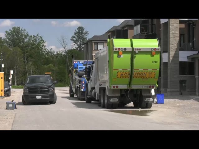 ⁣Child dies after being struck by recycling truck in Ont. neighbourhood