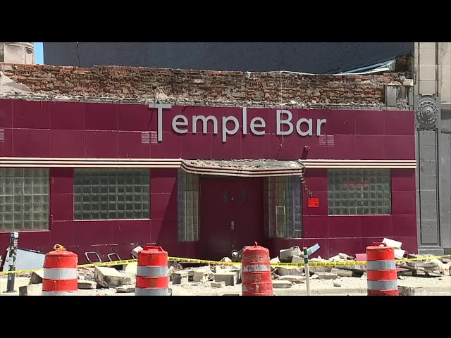 ⁣VIDEO: See the scene around Detroit's Temple Bar after the facade collapsed